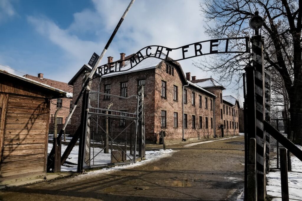 puerta de auschwitz