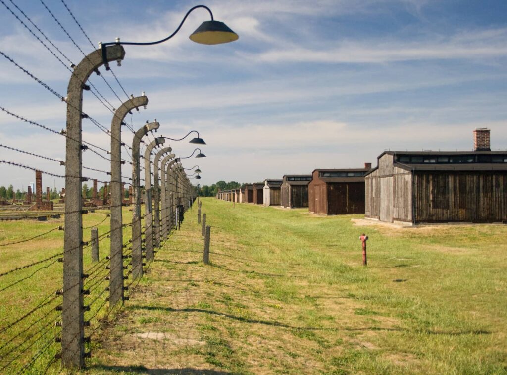 recinzione in filo spinato di auschwitz